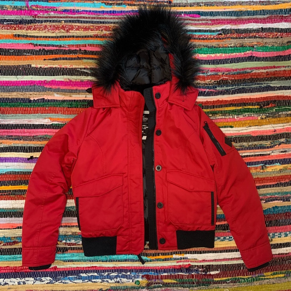 Hollister Snow Jacket! 🖤❤️